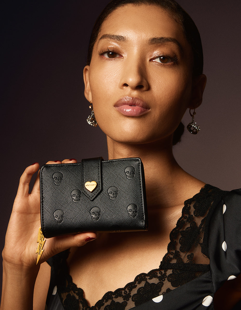 Betsey Johnson Essential - SKULLICIOUS BIFOLD WALLET BLACK