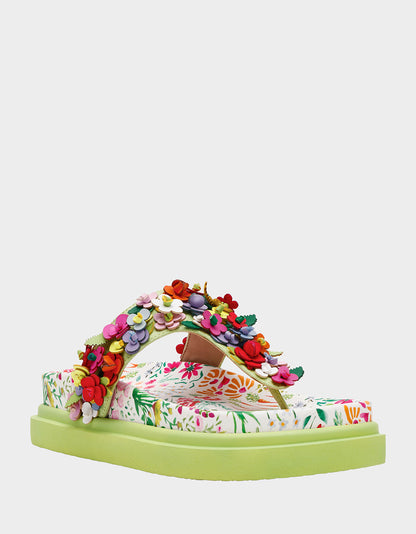 Betsey Johnson Hot Sale - KAMMERON NATURAL FLORAL MULTI Women's Slip-On Footbed Floral Sandal