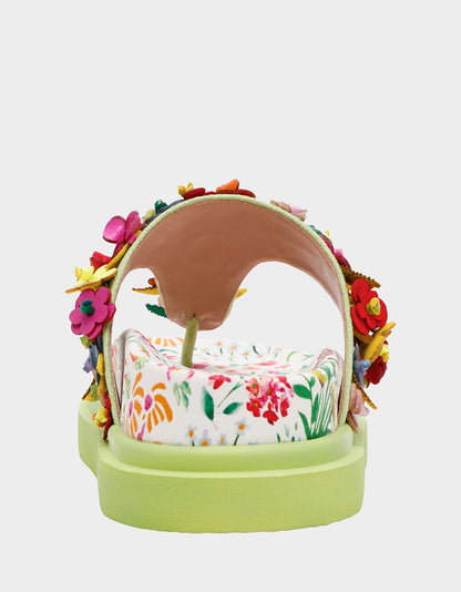 Betsey Johnson Hot Sale - KAMMERON NATURAL FLORAL MULTI Women's Slip-On Footbed Floral Sandal