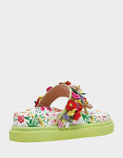 Betsey Johnson Hot Sale - KAMMERON NATURAL FLORAL MULTI Women's Slip-On Footbed Floral Sandal