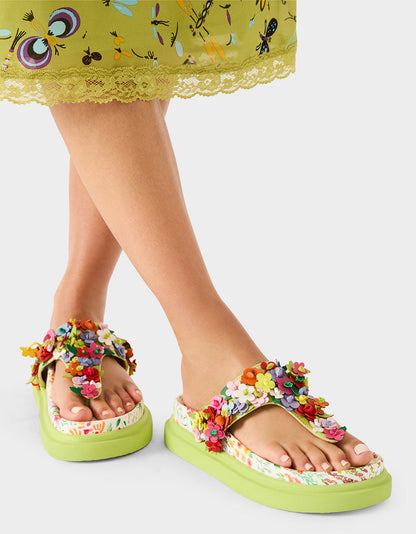 Betsey Johnson Hot Sale - KAMMERON NATURAL FLORAL MULTI Women's Slip-On Footbed Floral Sandal