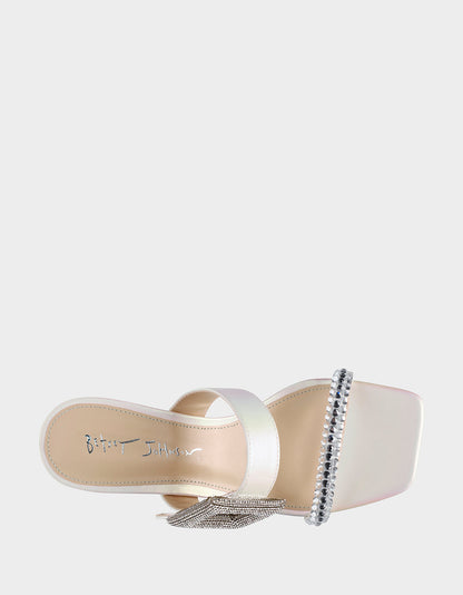 Betsey Johnson Quality - ANNY IVORY Bridal Heel